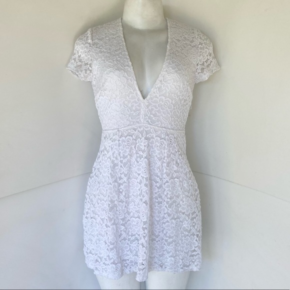 SHOW ME YOUR MUMU WHITE LACE CROCHET MINI DRESS - Picture 1 of 7